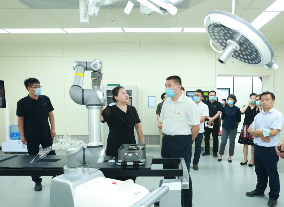 北京市药监局党组书记一行到天智航和北京市医疗机器人产业创新中心调研